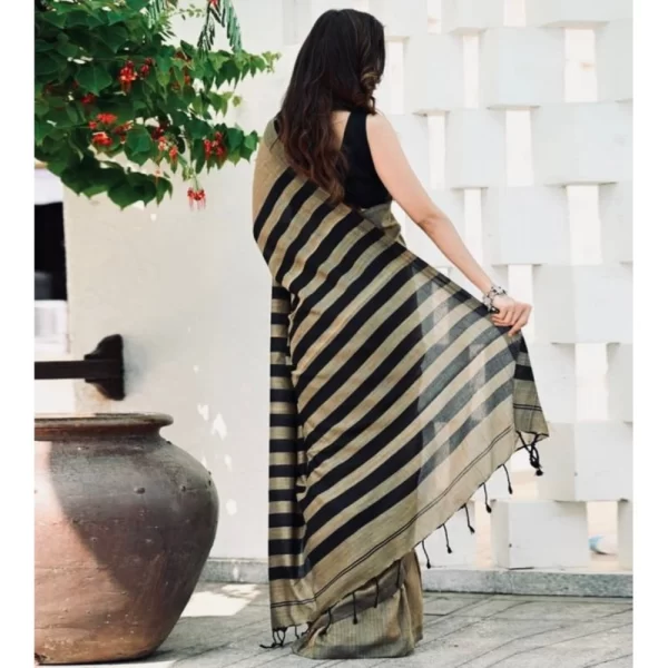 Women's Silk Printed Saree With Unstitched Blouse 5.5Mtr (Gold-Black)
